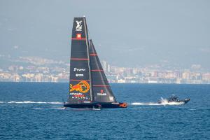 Alinghi verpatzt Auftakt vor Barcelona