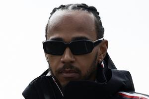 Formel 1: Hamilton unterschreibt noch keine Ferrari-Kappen
