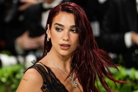 Smokey Eyes neu interpretiert: So gelingt der Trend Grungy Eyes Smokey Eyes neu interpretiert: So gelingt der Trend Grungy Eyes