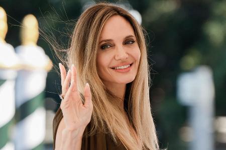 Angelina Jolie kann wegen der Scheidung Los Angeles nicht verlassen Angelina Jolie kann wegen der Scheidung Los Angeles nicht verlassen