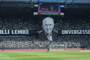 Spektakuläre Choreo: Weserstadion gedenkt Lemke