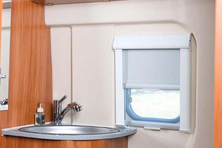 Rastrollo Dometic 3000 lässt sich einfach und an jedem Fenster nachrüsten