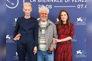 Almodóvar, Swinton, Moore: Inniges Trio begeistert in Venedig