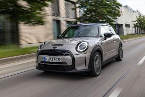 Bei 140.000 Autos drohen Akku-Kurzschluss und Feuer