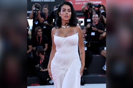 Ohne Cristiano Ronaldo: Georgina Rodríguez glänzt in Venedig Ohne Cristiano Ronaldo: Georgina Rodríguez glänzt in Venedig