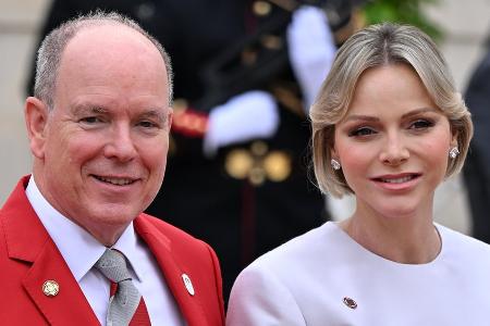 Wassersportevent: Fürstin Charlène Arm in Arm mit Fürst Albert II. Wassersportevent: Fürstin Charlène Arm in Arm mit Fürst Albert II.
