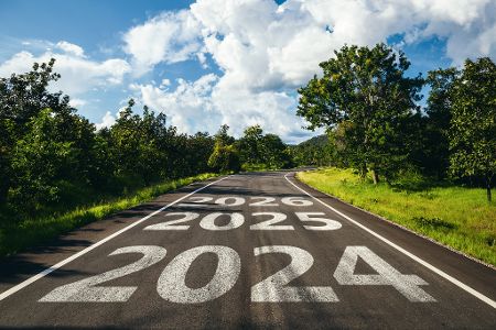 Straße mit den Jahreszahlen 2024-2026
