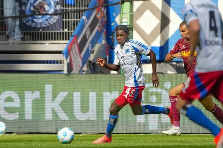 HSV schlägt Regensburg klar - Jungstar Balde spielt groß auf HSV schlägt Regensburg klar - Jungstar Balde spielt groß auf