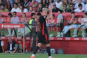 Flick und Barcelona müssen wochenlang auf Olmo verzichten