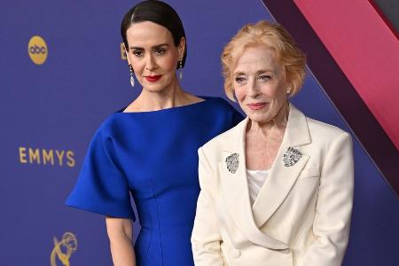 Emmys: Seltener Paarauftritt von Sarah Paulson und Holland Taylor Emmys: Seltener Paarauftritt von Sarah Paulson und Holland Taylor