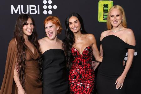 Demi Moore: Strahlender Auftritt mit ihren drei Töchtern Demi Moore: Strahlender Auftritt mit ihren drei Töchtern