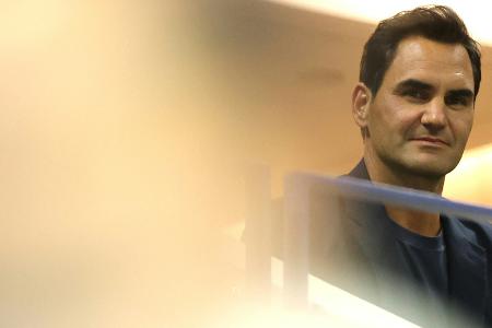 Federer rät Zverev zu offensiverer Spielweise Federer rät Zverev zu offensiverer Spielweise