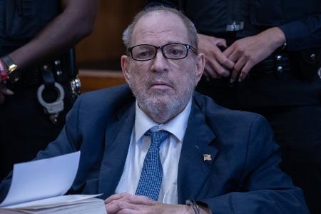 Neue Anklage in New York: Harvey Weinstein plädiert auf nicht schuldig Neue Anklage in New York: Harvey Weinstein plädiert auf nicht schuldig