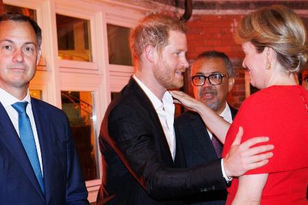 Prinz Harry feiert bei Dinner in New York mit Mathilde von Belgien Prinz Harry feiert bei Dinner in New York mit Mathilde von Belgien