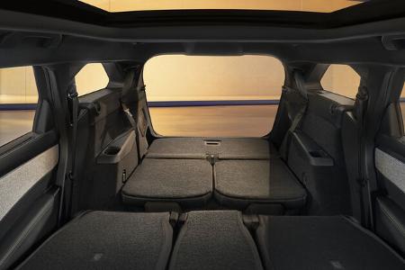 Peugeot E-5008 SUV