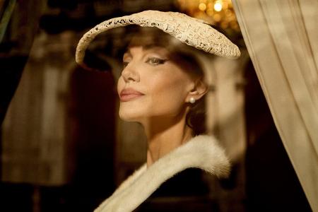 Angelina Jolie wird zu Maria Callas: Erster Teaser zum Biopic Angelina Jolie wird zu Maria Callas: Erster Teaser zum Biopic