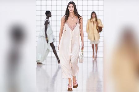 DiCaprios Freundin Vittoria läuft bei allen wichtigen Fashion Shows DiCaprios Freundin Vittoria läuft bei allen wichtigen Fashion Shows