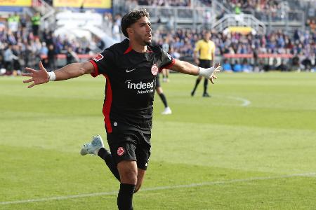 Dank Marmoush-Gala: Frankfurt siegt auch in Kiel Dank Marmoush-Gala: Frankfurt siegt auch in Kiel