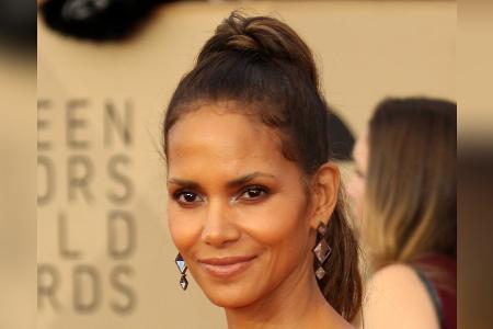 XXL-Achselhaare: Halle Berry zeigt Verwandlung zu XXL-Achselhaare: Halle Berry zeigt Verwandlung zu