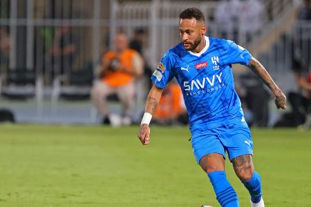 Nach einem Jahr Pause: Neymar zurück im Mannschaftstraining Nach einem Jahr Pause: Neymar zurück im Mannschaftstraining