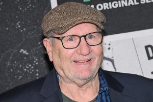 Mit vielen Superstars: Ed O'Neill hat einen neuen Job