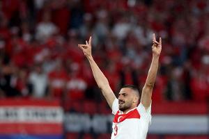 Ein Denkmal für den Wolfsgruß: Demiral bekommt Statue