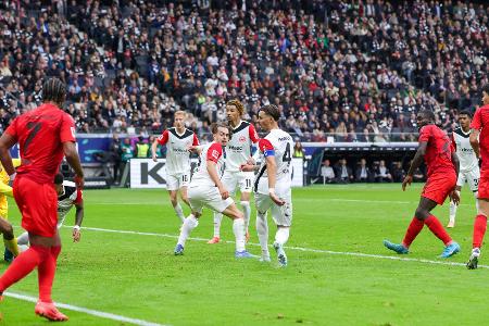 Turbulentes Topspiel: Bayern verpasst Sieg in Frankfurt Turbulentes Topspiel: Bayern verpasst Sieg in Frankfurt