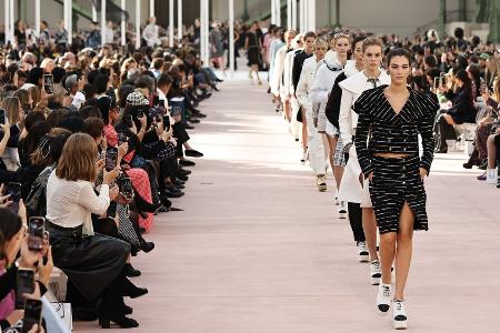 Warum warten? Diese Modetrends für 2025 wollen jetzt schon alle tragen Warum warten? Diese Modetrends für 2025 wollen jetzt schon alle tragen