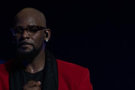 Missbrauch: Tochter von R. Kelly erhebt schwere Vorwürfe gegen ihn Missbrauch: Tochter von R. Kelly erhebt schwere Vorwürfe gegen ihn