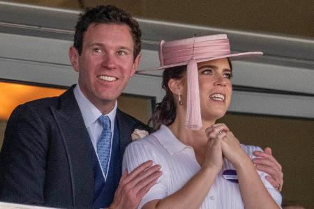Prinzessin Eugenie feiert Hochzeitstag mit romantischem Kussfoto Prinzessin Eugenie feiert Hochzeitstag mit romantischem Kussfoto