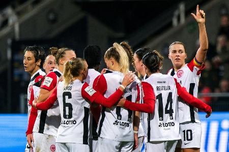 Hattrick in der Nachspielzeit: Frankfurt neuer Tabellenführer Hattrick in der Nachspielzeit: Frankfurt neuer Tabellenführer