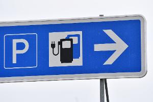 ADAC-Stichprobe: An der Autobahn lädt es sich oft langsam
