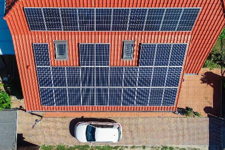 Dezentrale Stromspeicher in Privathaushalten und E-Autos könnten in der Energiewende wichtig werden.