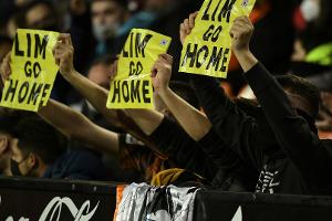 Nach Protesten: Festgesetzte Valencia-Fans verlassen Singapur