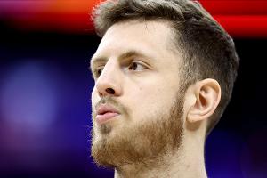 NBA: Handbruch bei Hartenstein