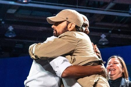 Barack Obama rappt Eminem-Hit bei Harris-Kundgebung Barack Obama rappt Eminem-Hit bei Harris-Kundgebung