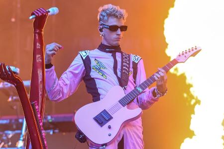 Machine Gun Kelly tritt beim NFL-Spiel in München auf Machine Gun Kelly tritt beim NFL-Spiel in München auf