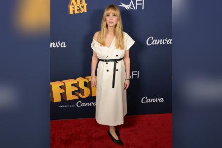 Erster Auftritt: Jennifer Lawrence zeigt stolz ihren Babybauch Erster Auftritt: Jennifer Lawrence zeigt stolz ihren Babybauch