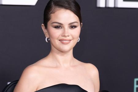 Selena Gomez spricht über Schönheit und Schattenseiten Selena Gomez spricht über Schönheit und Schattenseiten
