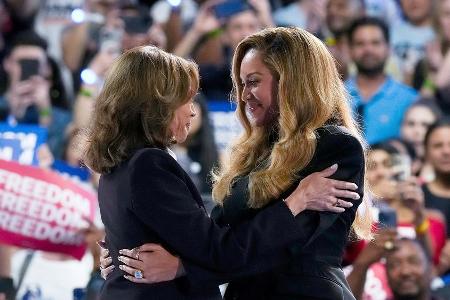 In Houston: Beyoncé tritt mit Kamala Harris auf In Houston: Beyoncé tritt mit Kamala Harris auf