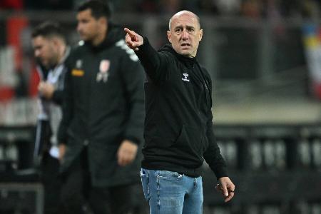 Nach 3:8-Klatsche: Regensburg entlässt Enochs Nach 3:8-Klatsche: Regensburg entlässt Enochs