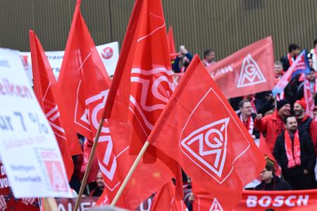 Vor der dritten Verhandlungsrunde beginnt die IG Metall mit Warnstreiks. 