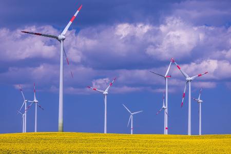 In den ersten neun Monaten wurden 19,6 Terawattstunden Strom mehr aus dem Ausland bezogen als umgekehrt aus Deutschland ins Ausland flossen. In den ersten neun Monaten wurden 19,6 Terawattstunden Strom mehr aus dem Ausland bezogen als umgekehrt aus Deutschland ins Ausland flossen.