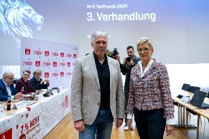Weitere Warnstreiks und Verhandlungen bei Metallern