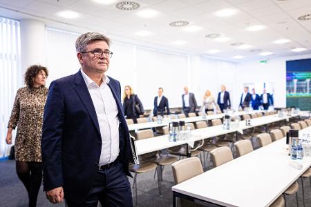 VW-Verhandlungsführer Arne Meiswinkel nannte erstmal Details zu den Sparplänen des Konzerns.