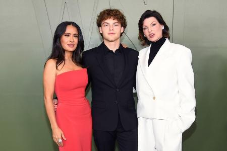Linda Evangelista posiert mit Sohn Augustin und Salma Hayek Linda Evangelista posiert mit Sohn Augustin und Salma Hayek