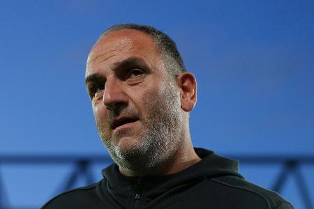 Schmidt wütet nach FCH-Aus gegen Linienrichter: Schmidt wütet nach FCH-Aus gegen Linienrichter: