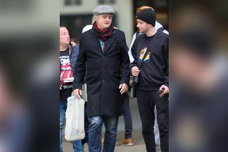 Pete Doherty zeigt sich deutlich erschlankt in London Pete Doherty zeigt sich deutlich erschlankt in London
