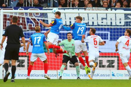 Kiel feiert ersten Bundesliga-Sieg Kiel feiert ersten Bundesliga-Sieg
