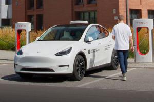 Tesla bietet Selbstbedienungs-Probefahrten an